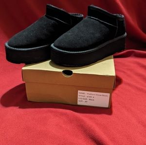 Platform Booties LIKE Uggs Unbranded Black Size 8 / 40 EUC